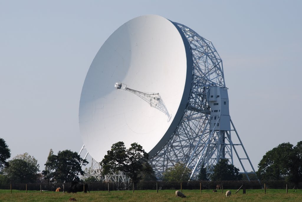 Jodrell Bank Radio Telescope by Jeremy Clitheroe