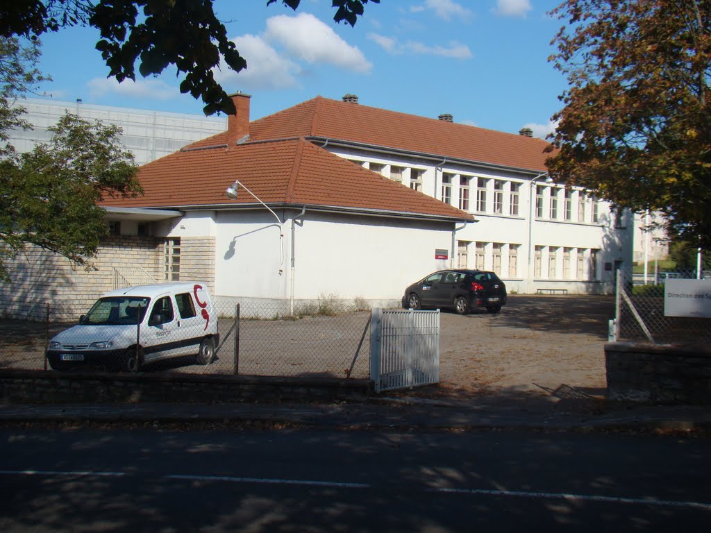 Ancienne Ecole Mallarmé - Besançon ( 23 - 10 - 2011 ) by Stanislas St Pons de la Jonguière