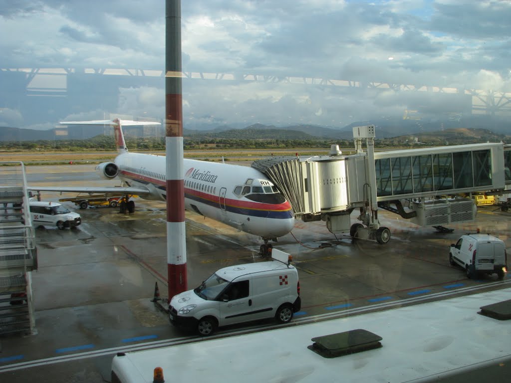 Olbia airport by Uhovuhe