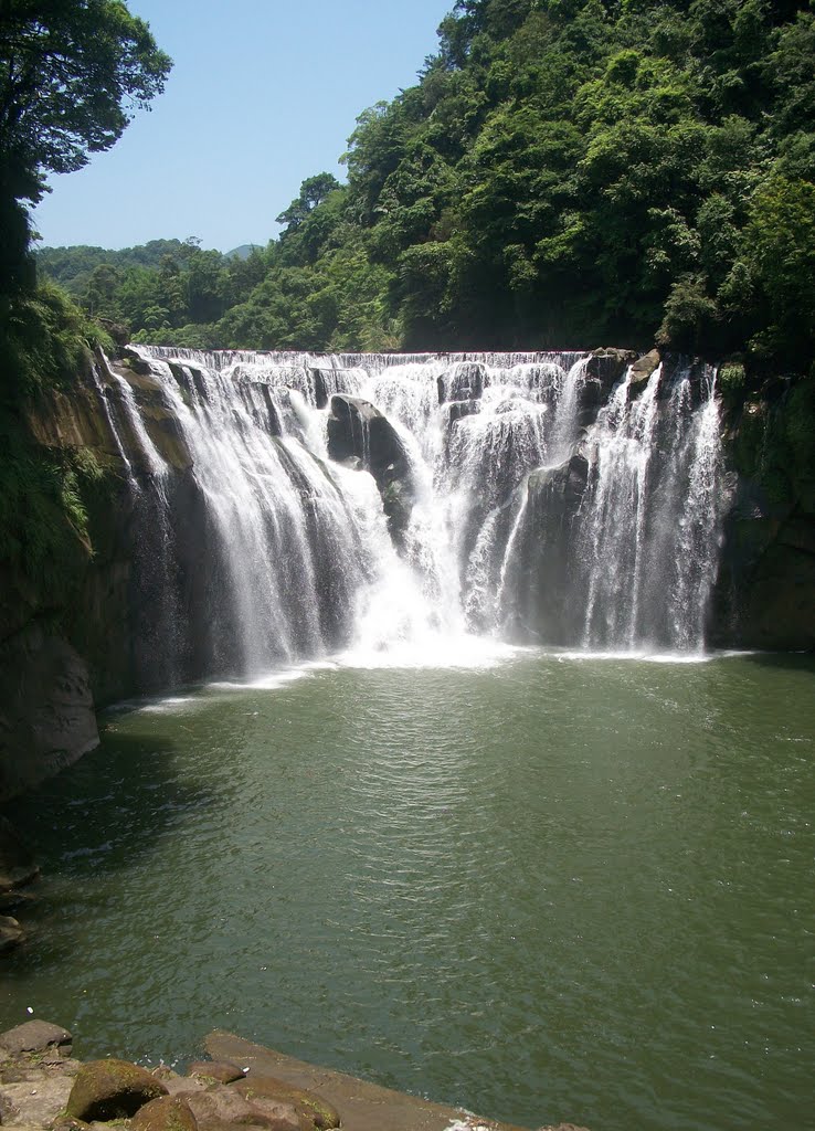 Shihfen waterfall 十份瀑布 by chocococo