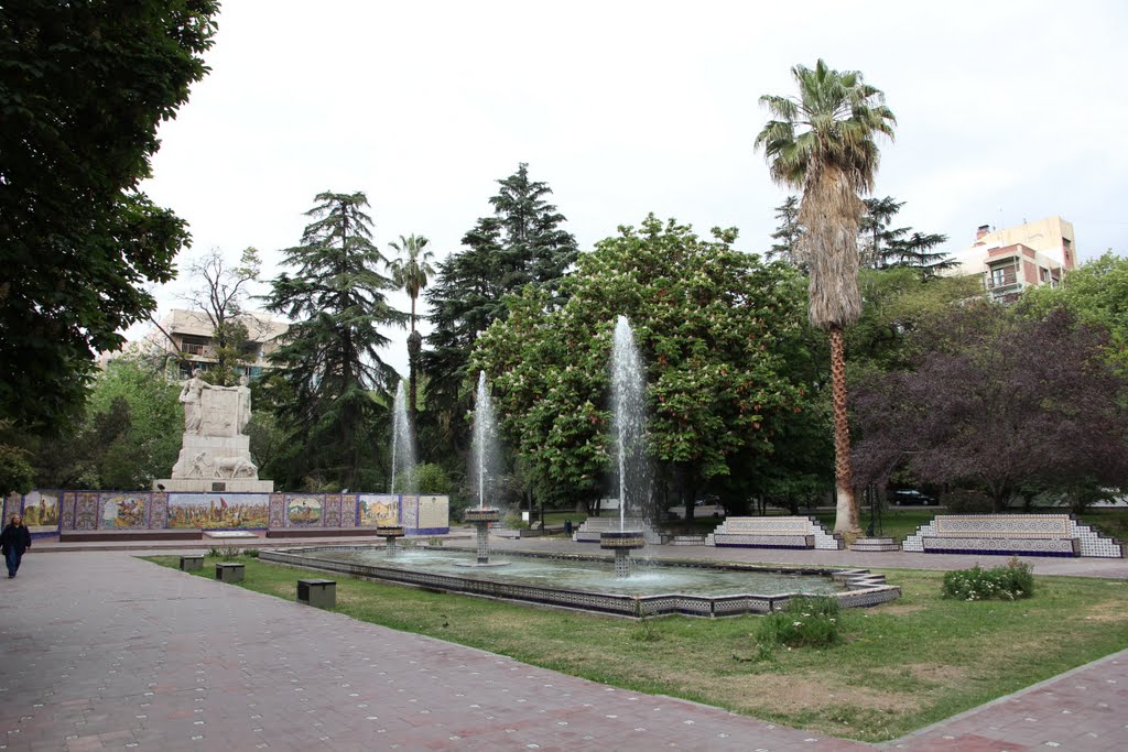 Fuente en Plaza España by Carlos Diego Simonov…