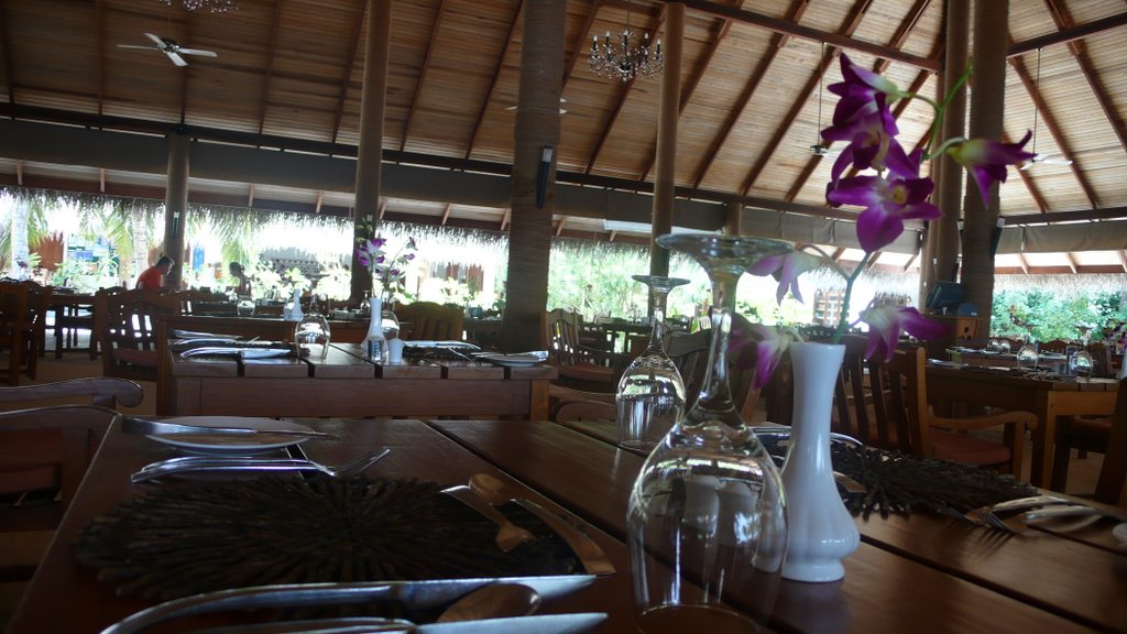 Medhufushi Island Resort - Malaafaiy Restaurant by laurentingels