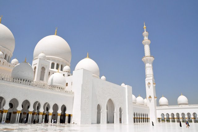 Sheikh Sayed Moschee by Annette Luehsen