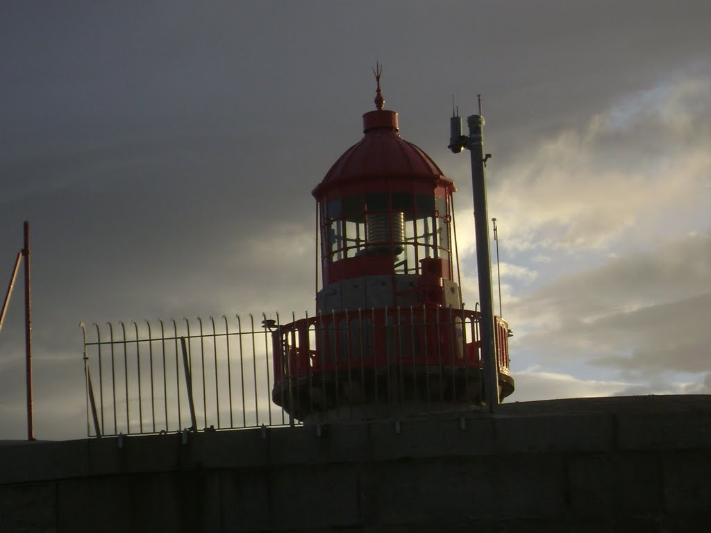 Phare de Dun Laoghaire by al1mg