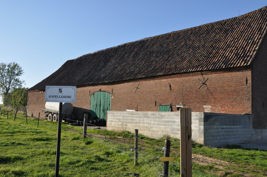 Boerderij, met gebogen muur, Kapellenberg by schokkaert