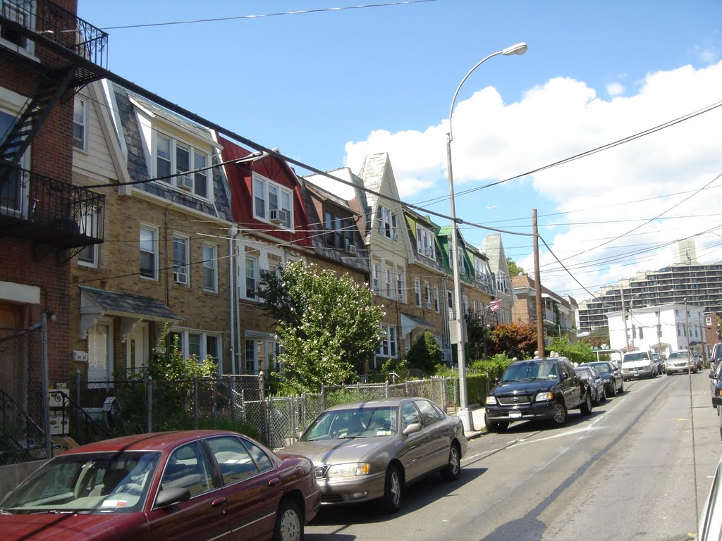 14th St facing northwest by Robert Reichenbach