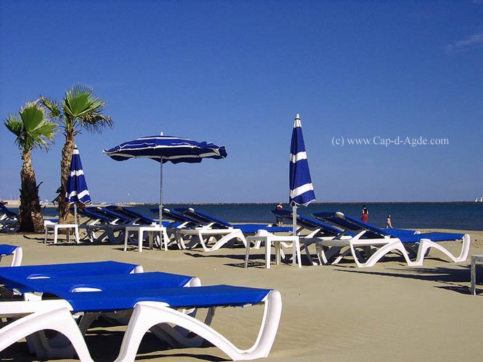 The beach of Cap d'Agde by alex-fischer