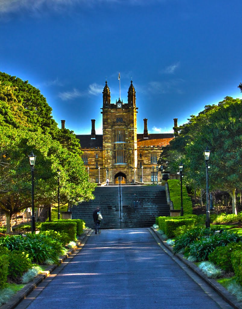 Sydney University by Tobias Müller