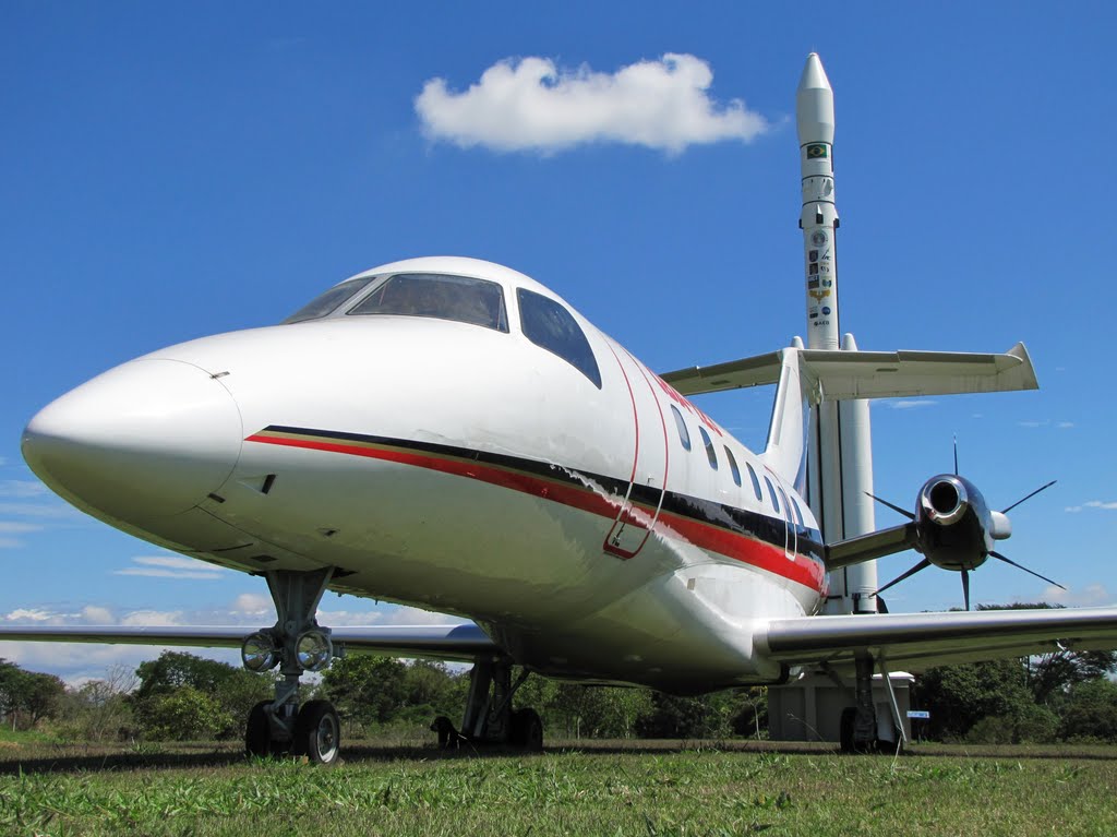 Embraer CBA-123 Vector (PT-ZVE, primeiro protótipo) & VLS - Veículo Lançador de Satélite - MAB (Memorial Aeroespacial Brasileiro) - São José dos Campos, SP, Brasil. by André Bonacin