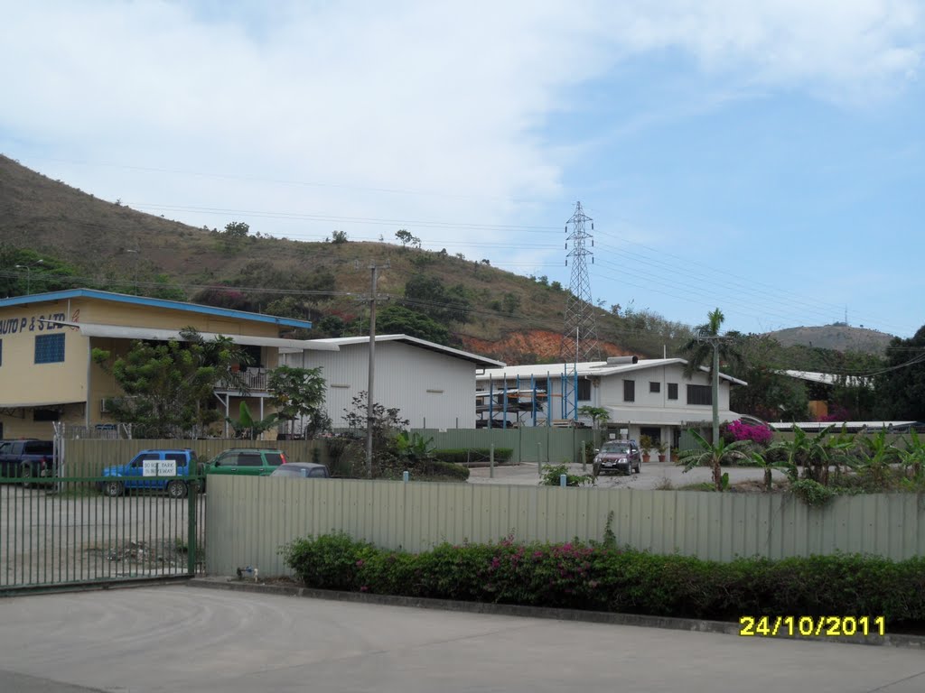 GUNA AUTO P & S Ltd across from Motor Vechicles Building along Kunai Street in HOHOLA area Port Moresby, on 24-10-2011 by Peter John Tate,