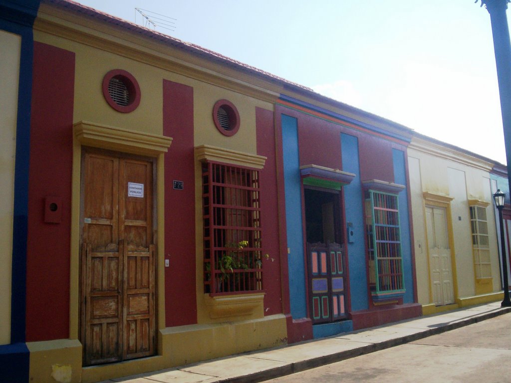 Arquitectura Colonial de la Calle Carabobo by Jakiras