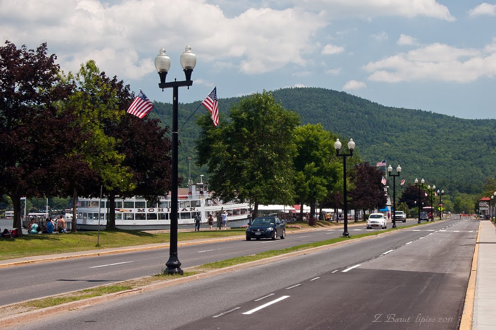 Lake George - NY by Zdzisław Barut