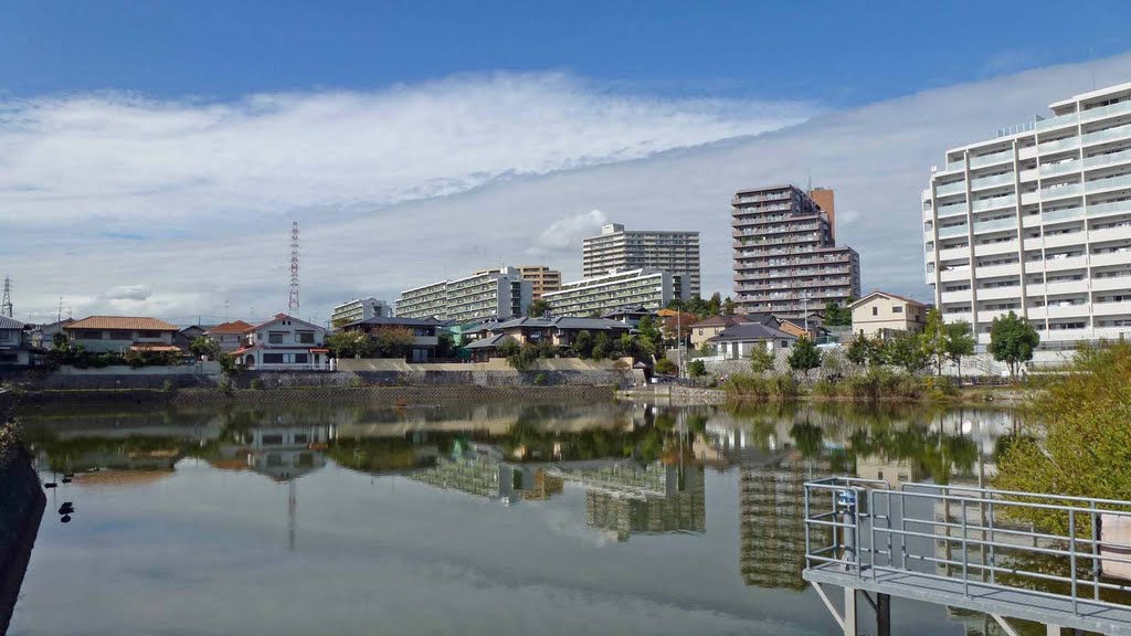 2011.10 王子池の東の角より広角 Oujiike Pond by H.Katayama