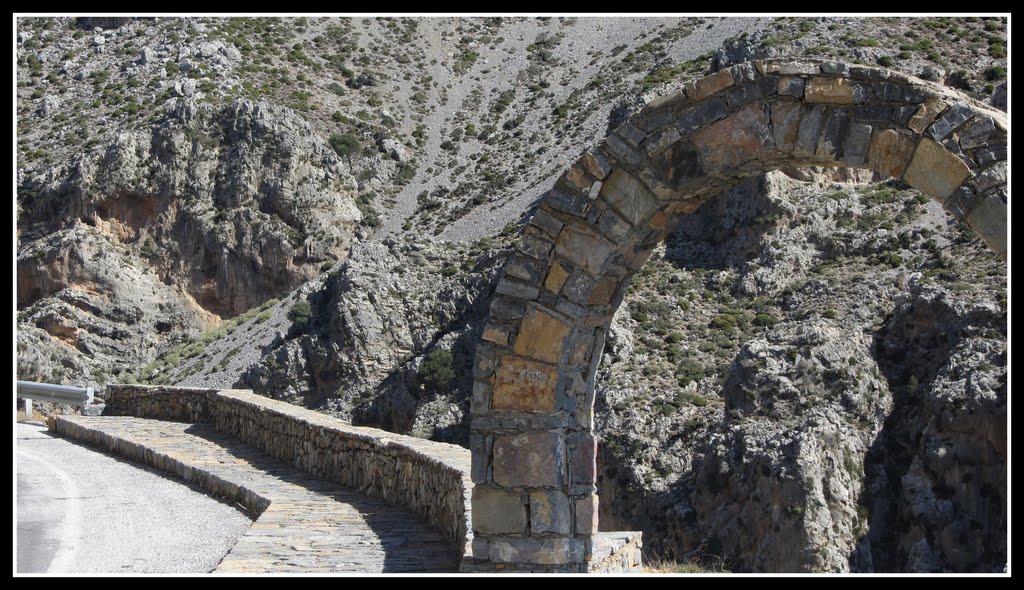 Kourtaliotiko Gorge (Greece) by Matthias Hartung