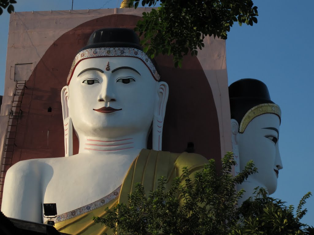 Happy Buddha in Kyaikpun Pagoda in Bago, Burma by Che Trung Hieu