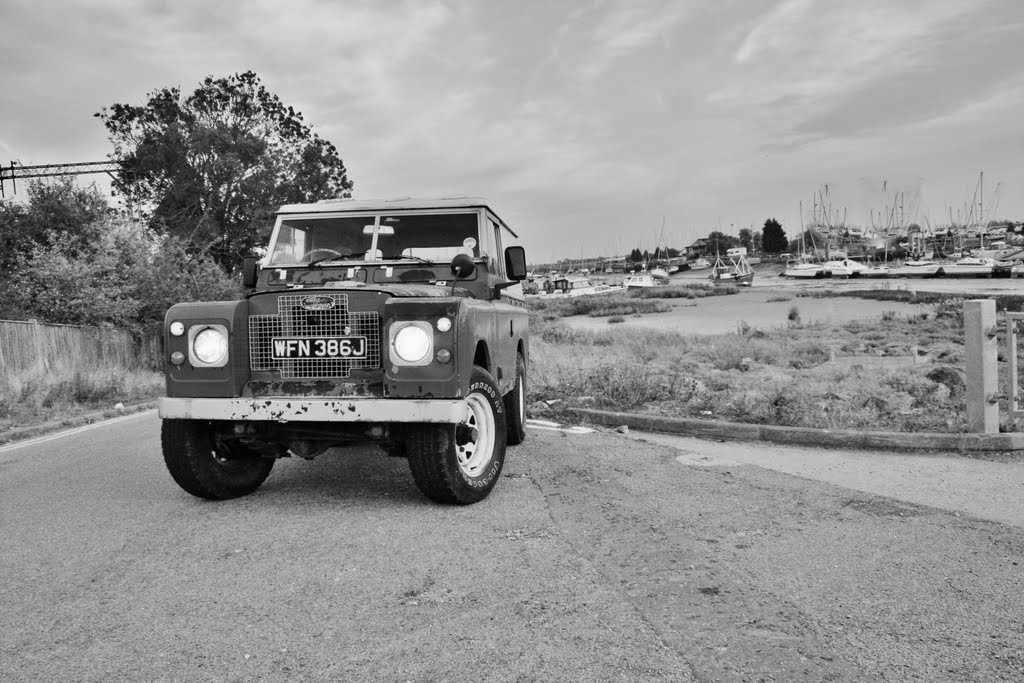 My land rover at benfleet creek by Richard Simpson