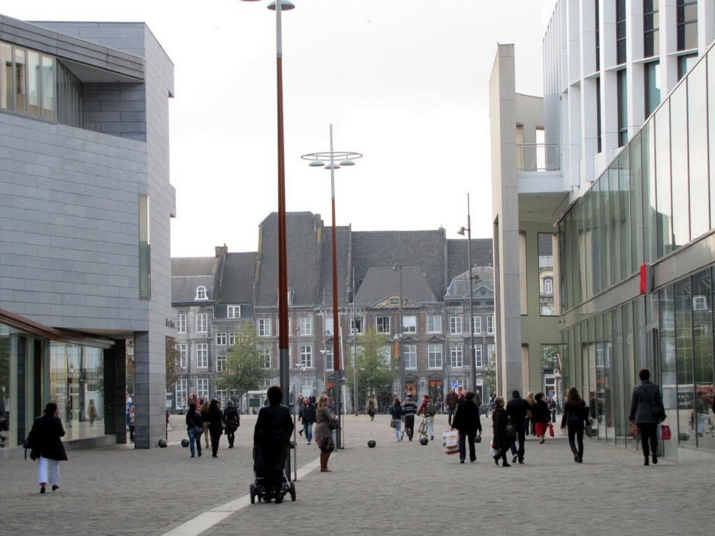 Maastricht: Mosae Forum mit Blick zum Markt by Dieter Möller