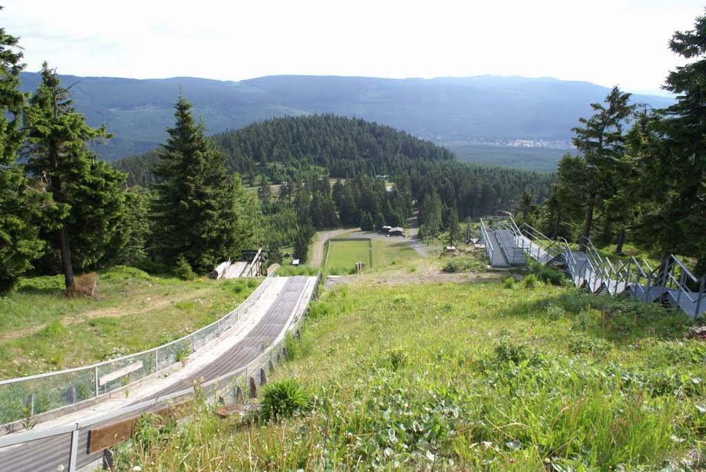 Blick über den Schanzentisch der Wurmberg-Schanze (Harz) by Atheistin