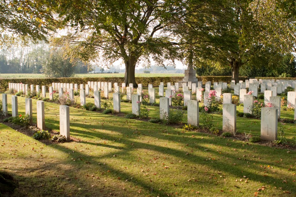 Y- Farm Military Cemetery by Werner Van Caneghem