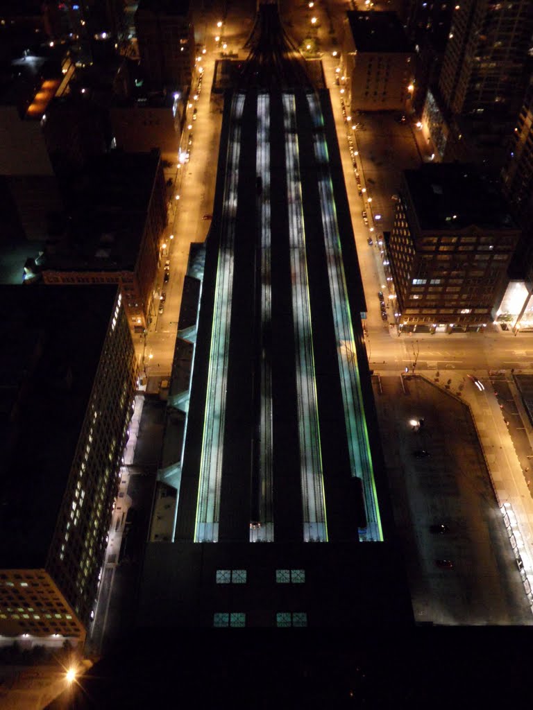 La Salle Street Station - view from above at night / La-SalleStreet-Bahnhof - Blick von oben bei Nacht by IngolfBLN