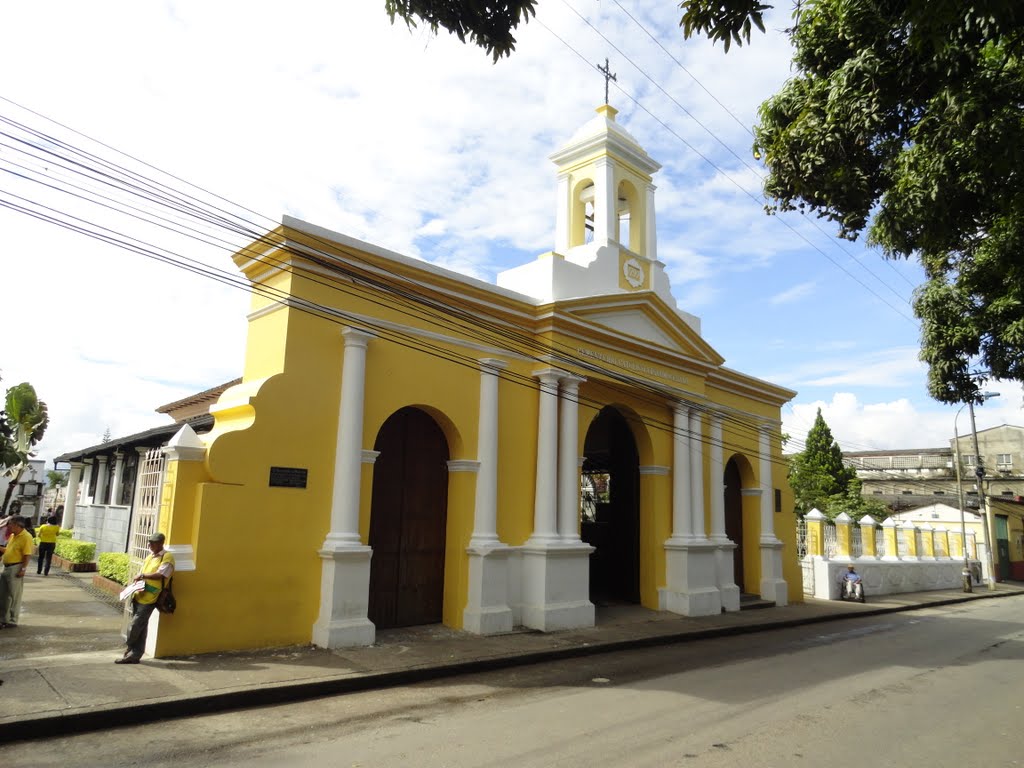 CEMENTERIO CENTRAL by orlando ardila