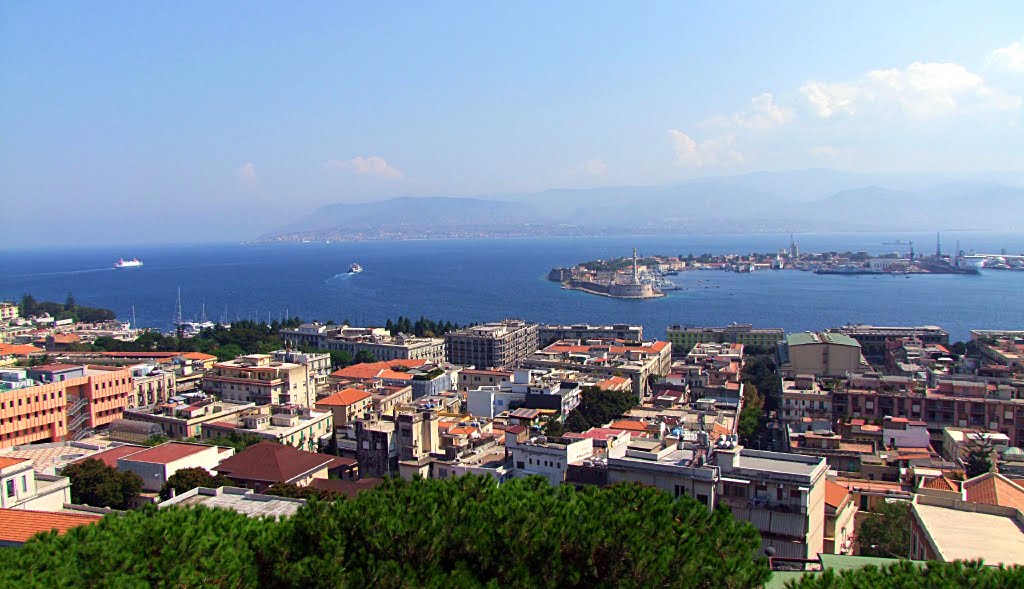 Stretto di Messina by Anne Fiteni