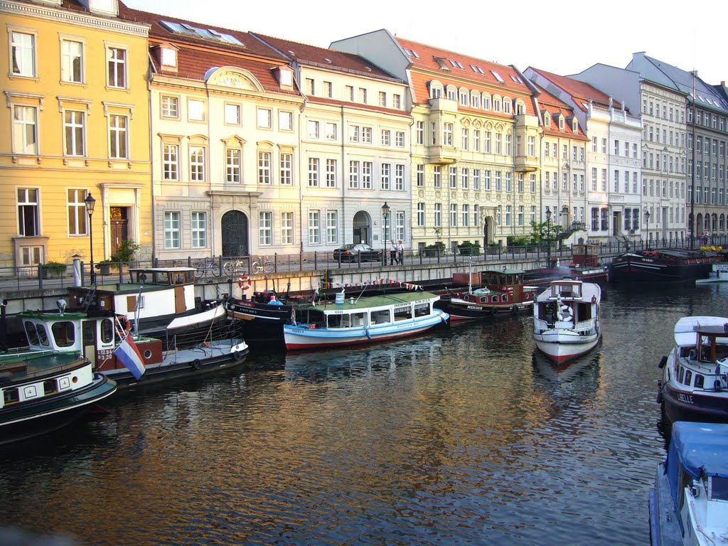 Spreekanal von der Inselbrücke by kundschafter