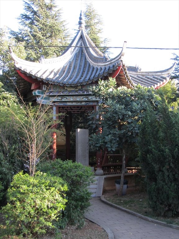 Tan Huan Temple, Kunming by Dolphintorn