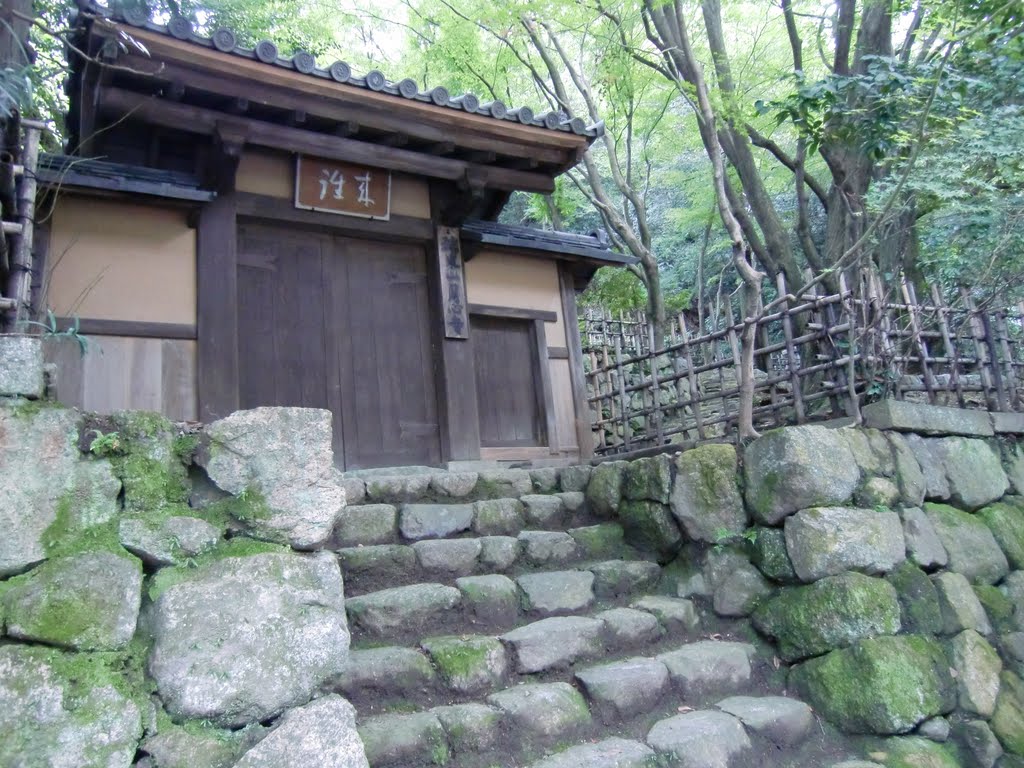 月心寺　入り口 entrance of Gessinji-temple by Sumio Ogawa