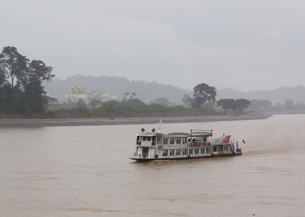 The mighty Mekong river (laos in the back) by Thai pix Wildlife photography