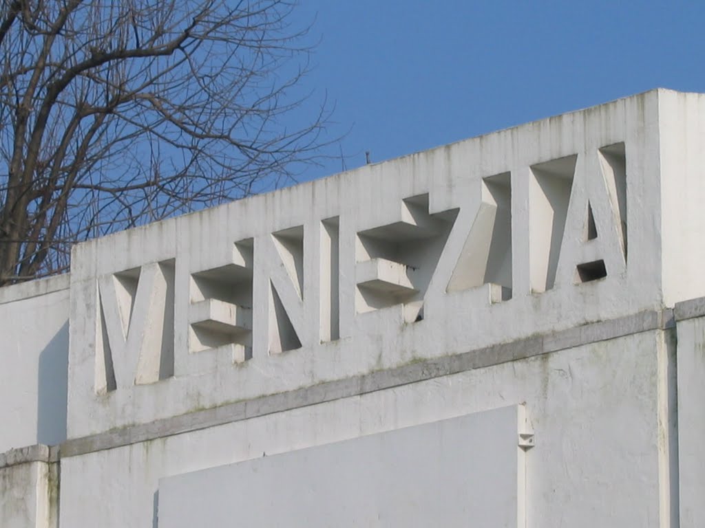 Biennale, Giardini, padiglione di Venezia by Daniel Wilk