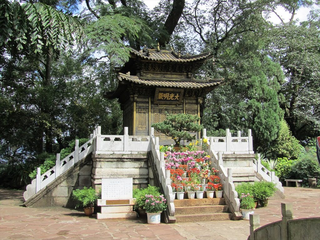 The Golden Temple Kunming by Dolphintorn