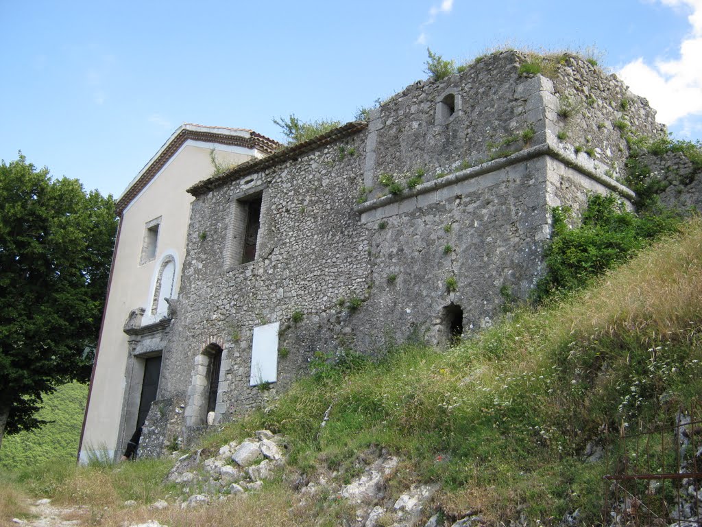 Chiesa di S.Michele adiacenti ai ruderi del castello by Cizzart