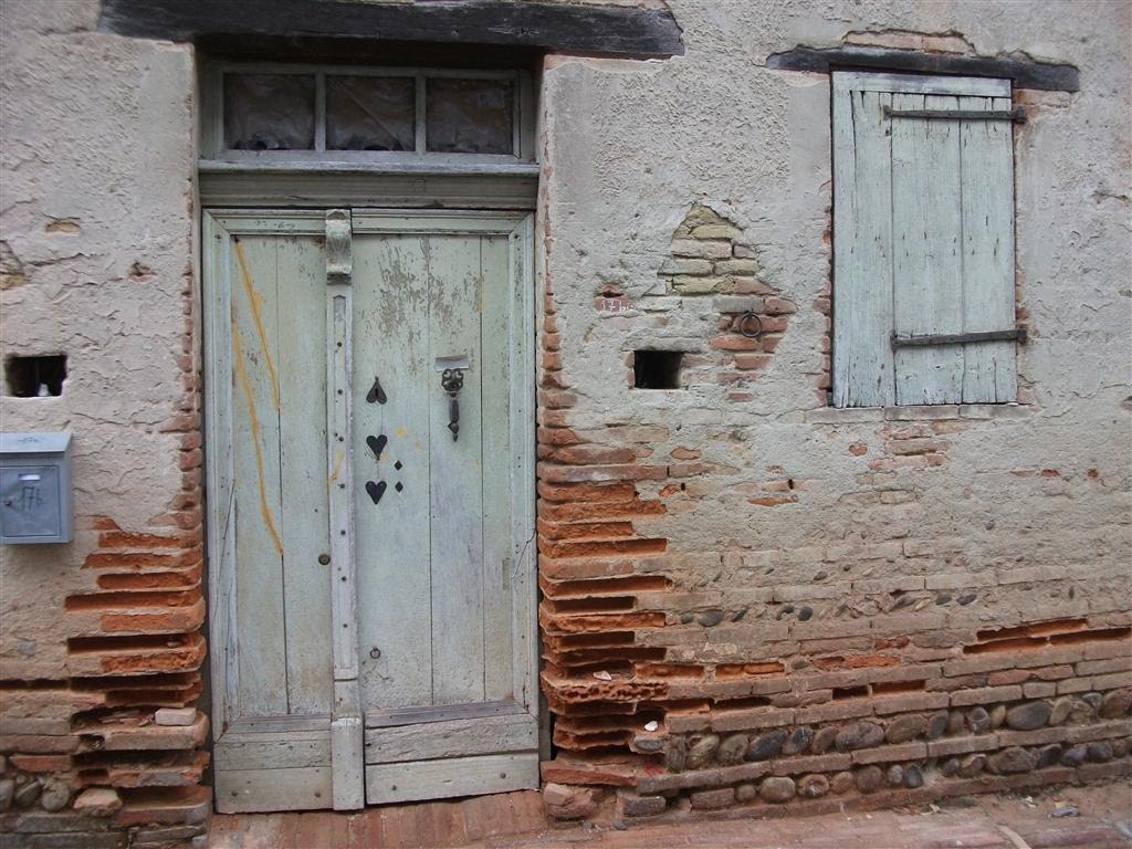 Les belles portes de Mas-Grenier by bernard giguet