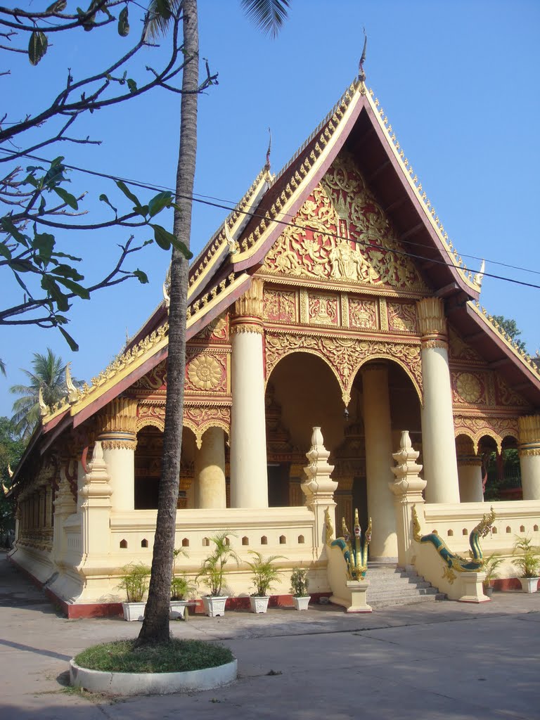 Temple Vientiane - ວຽງຈັນ - Laos - ลาว by T F Rhoden