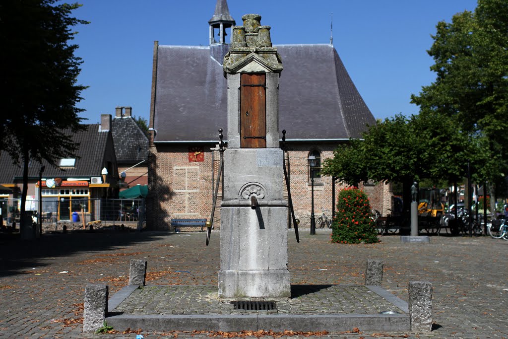 Waterpump at centre square "De Markt" in Eersel. by Dirk-Jan Kraan