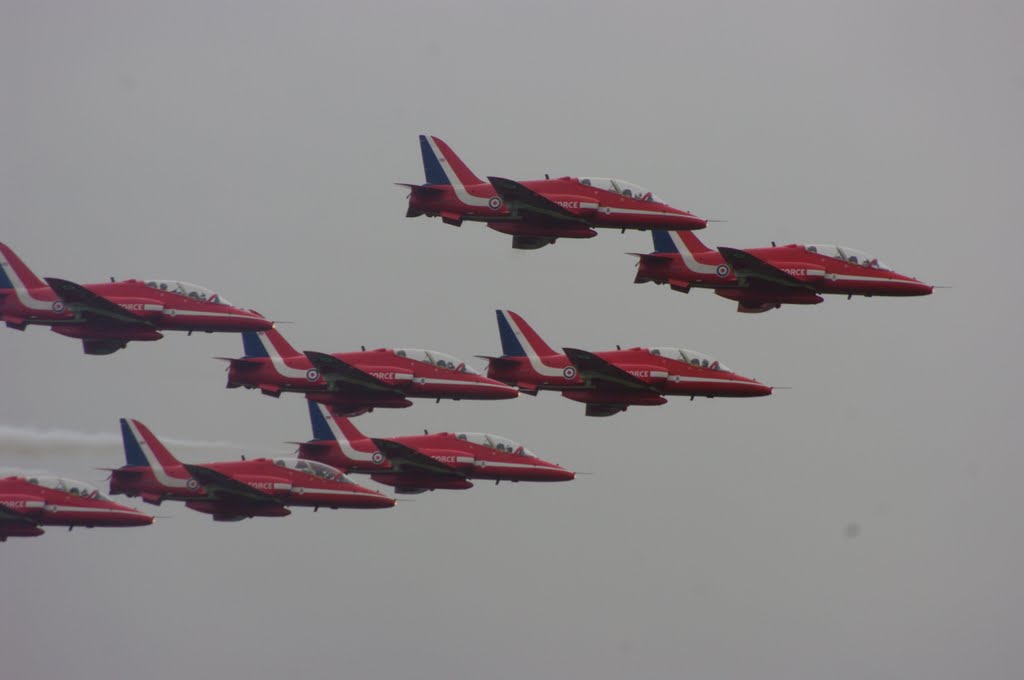 Red arrows by Marian Frosztega