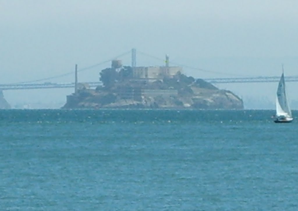 Alcatraz from Sausilito by gdc01