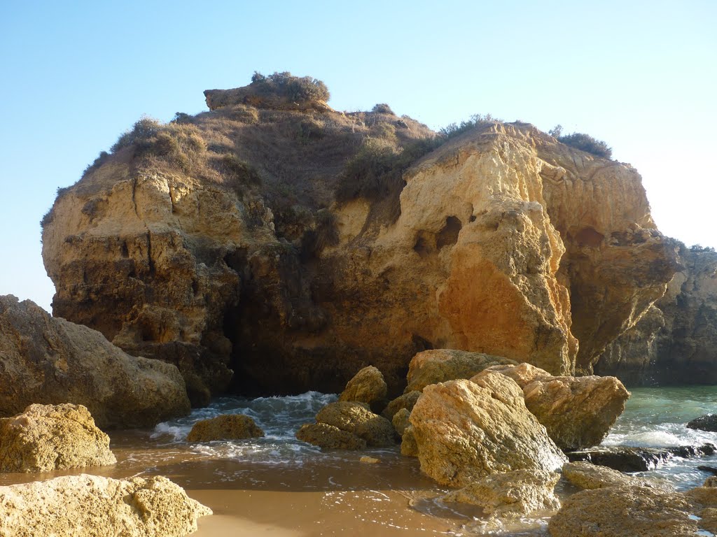 Albufeira rocks by squirtleprechaun