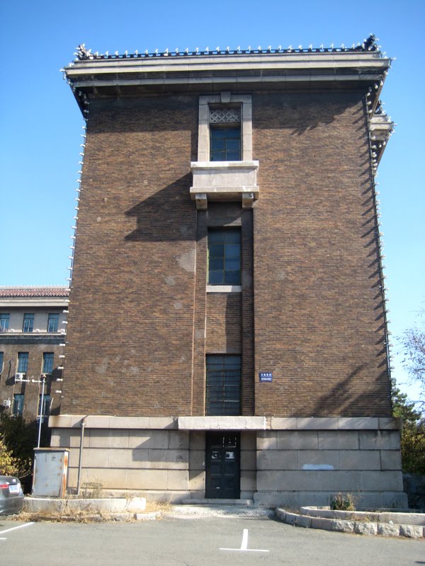 原满洲国国务院大楼的正面The Front Side of the Building of Former Manchukuo State Council by wanghongtao999