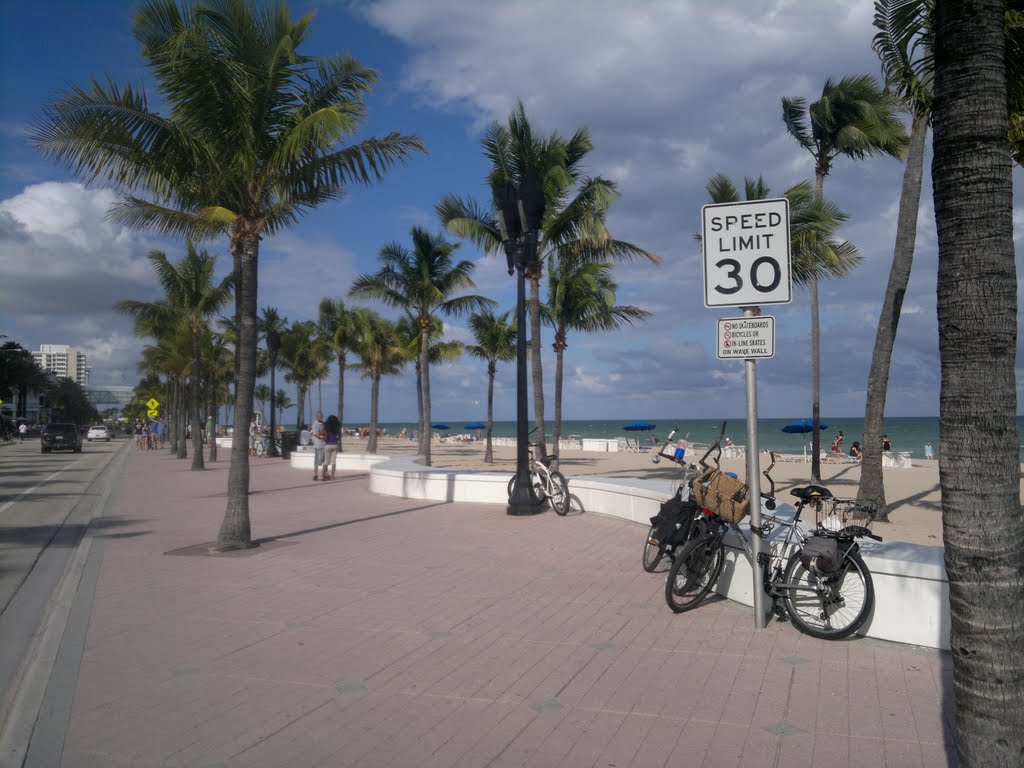 Central Beach, Fort Lauderdale, FL by Julio Guzman