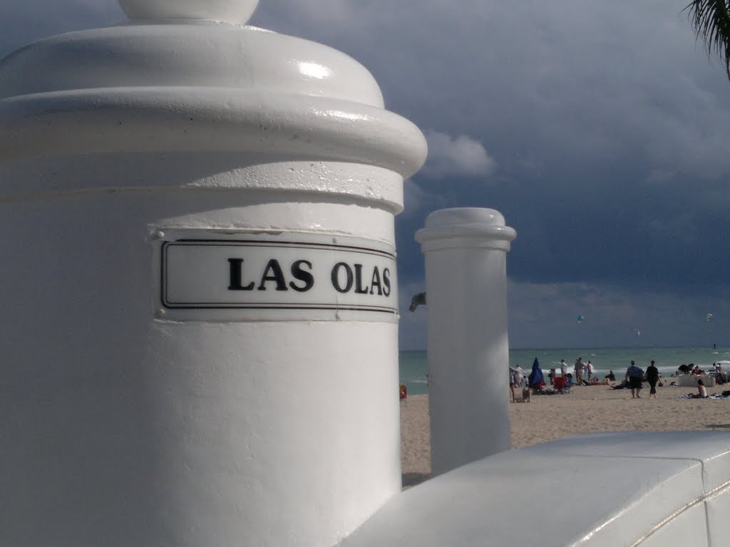 Central Beach, Fort Lauderdale, FL by Julio Guzman