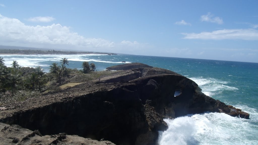 Arco & Vista La Costa de Arecibo by trlentz