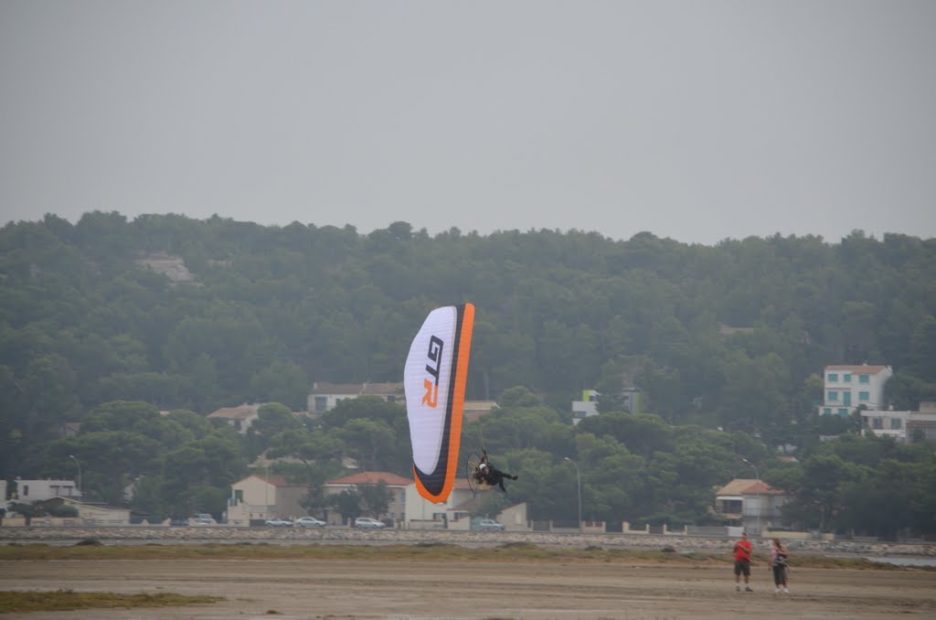 Paraglide a motore a La Franqui by alfio cioffi