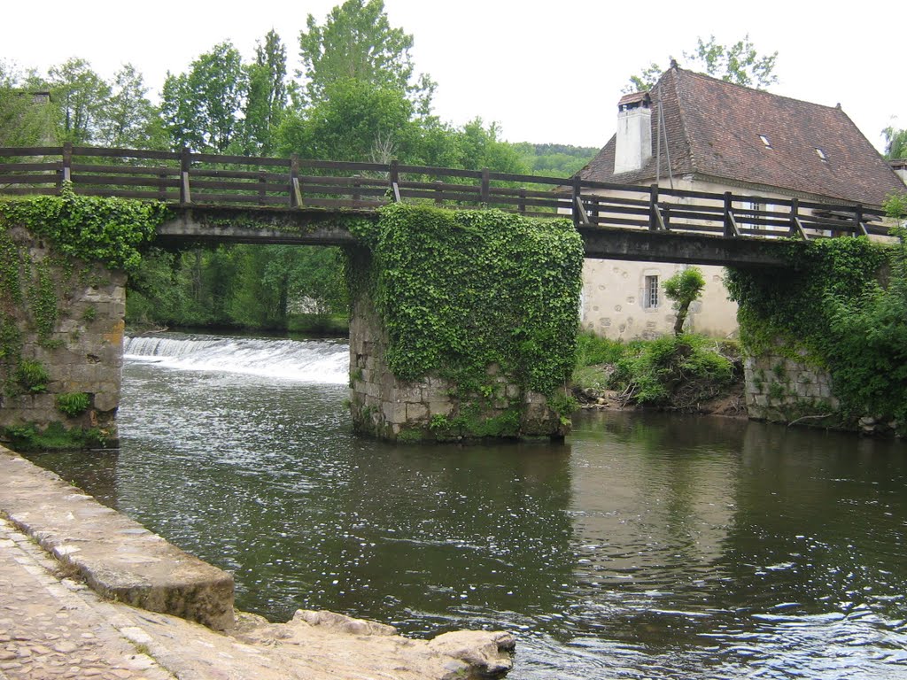 Pont sur l'Auvézaire au Change by IERONIMUS