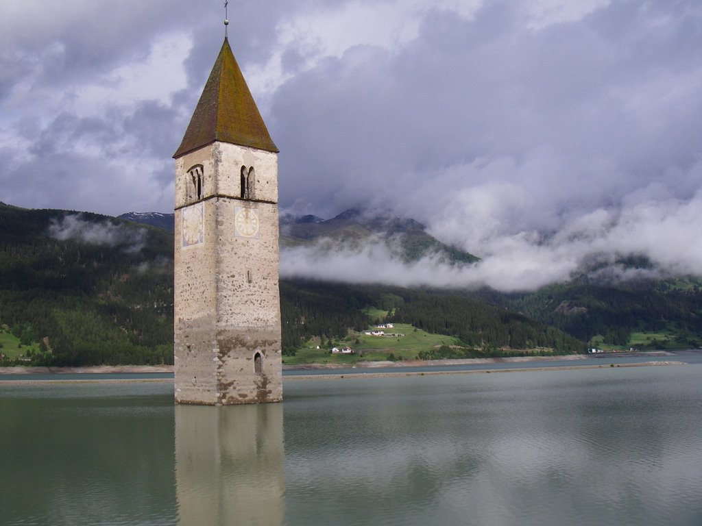 Reschensee und Kirchturm von Altgraun by regina2601