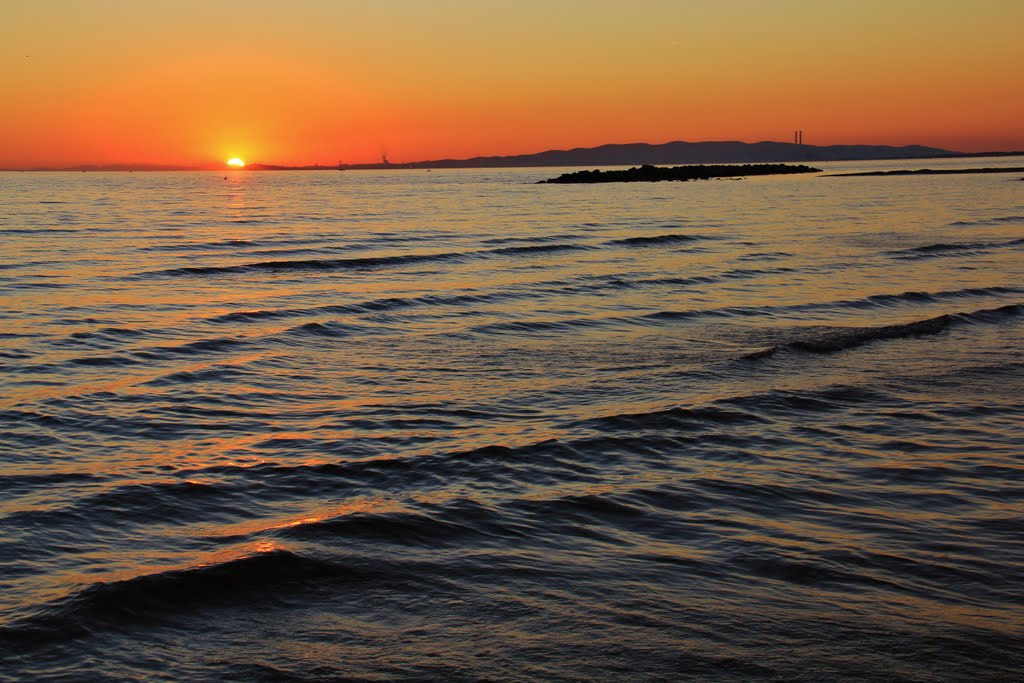 Follonica - tramonto dietro il promontorio di Piombino by Alfonso Minoli