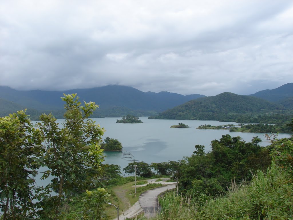 Vietnam - Stausee by Olaf Barth