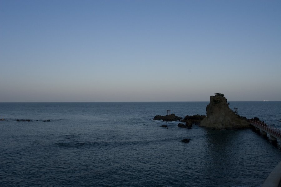 Island of the Goddess of the Music in Hattachi Beach（弁天島） by urapyon