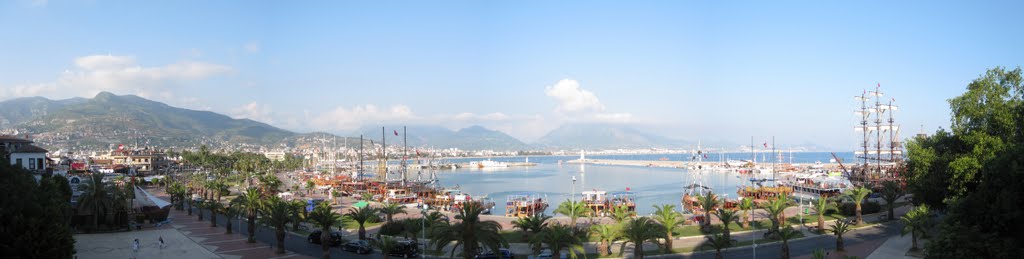 Alanya Harbour by taur1